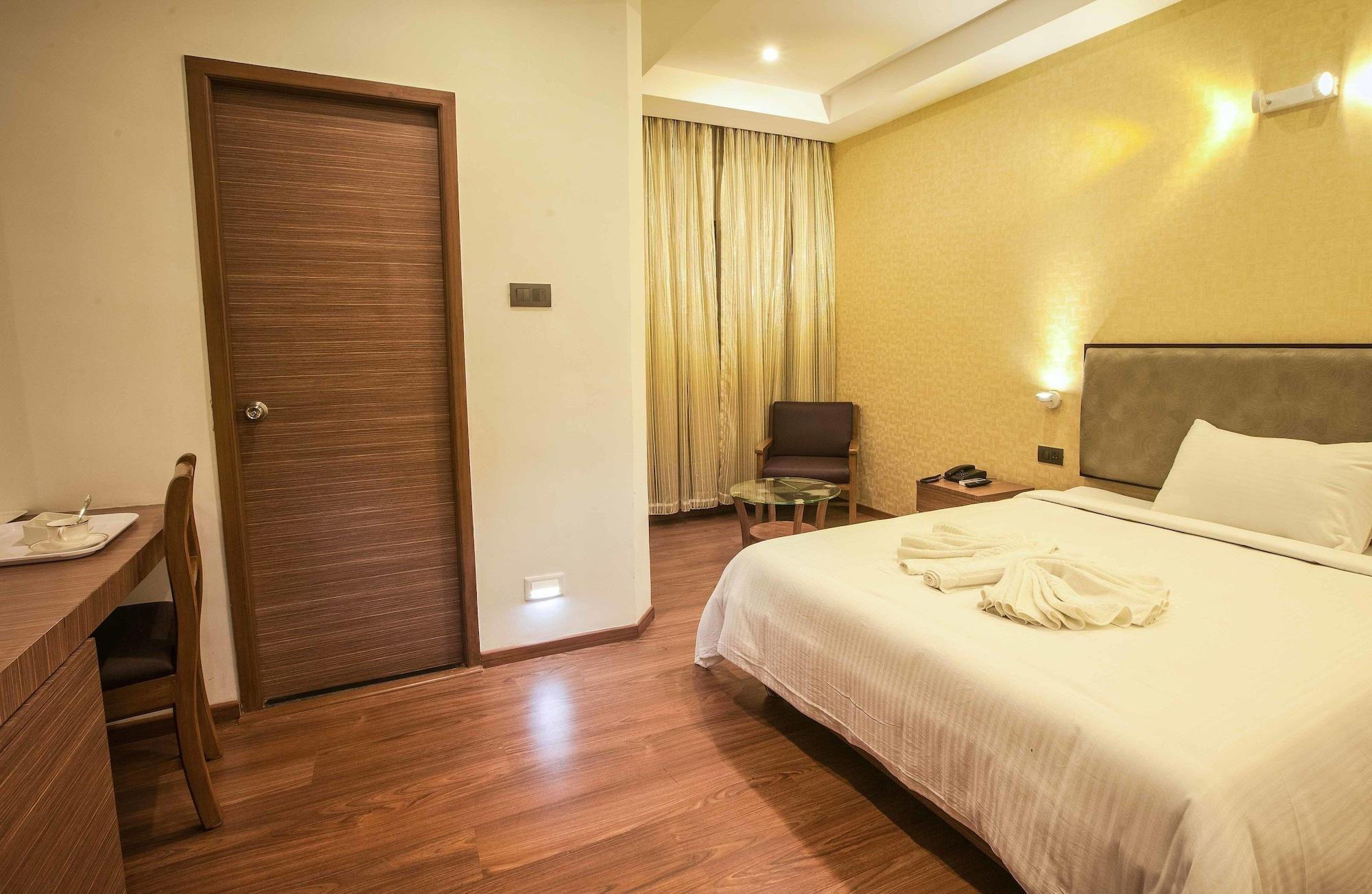 Brownstar Boutique Hotel Chennai Exteriör bild
