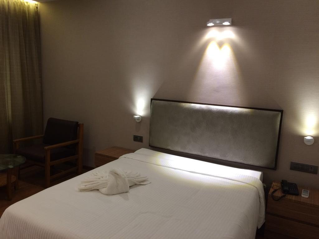 Brownstar Boutique Hotel Chennai Exteriör bild