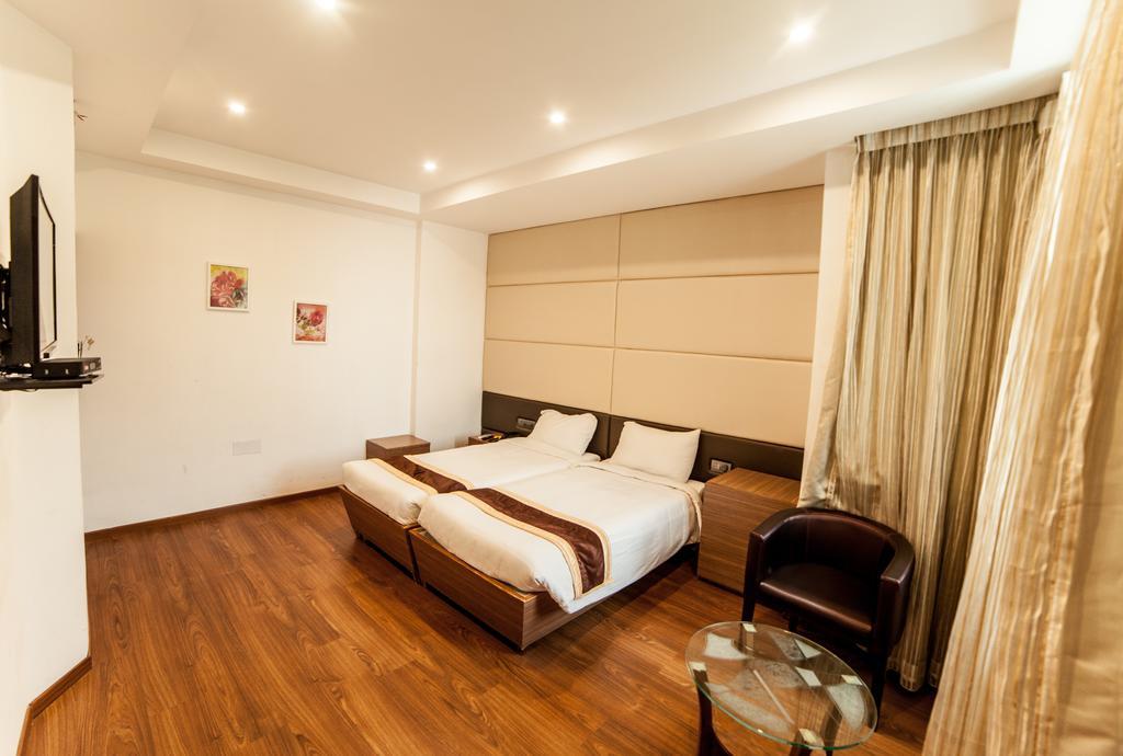 Brownstar Boutique Hotel Chennai Exteriör bild