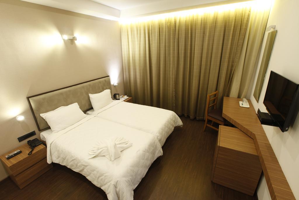 Brownstar Boutique Hotel Chennai Exteriör bild