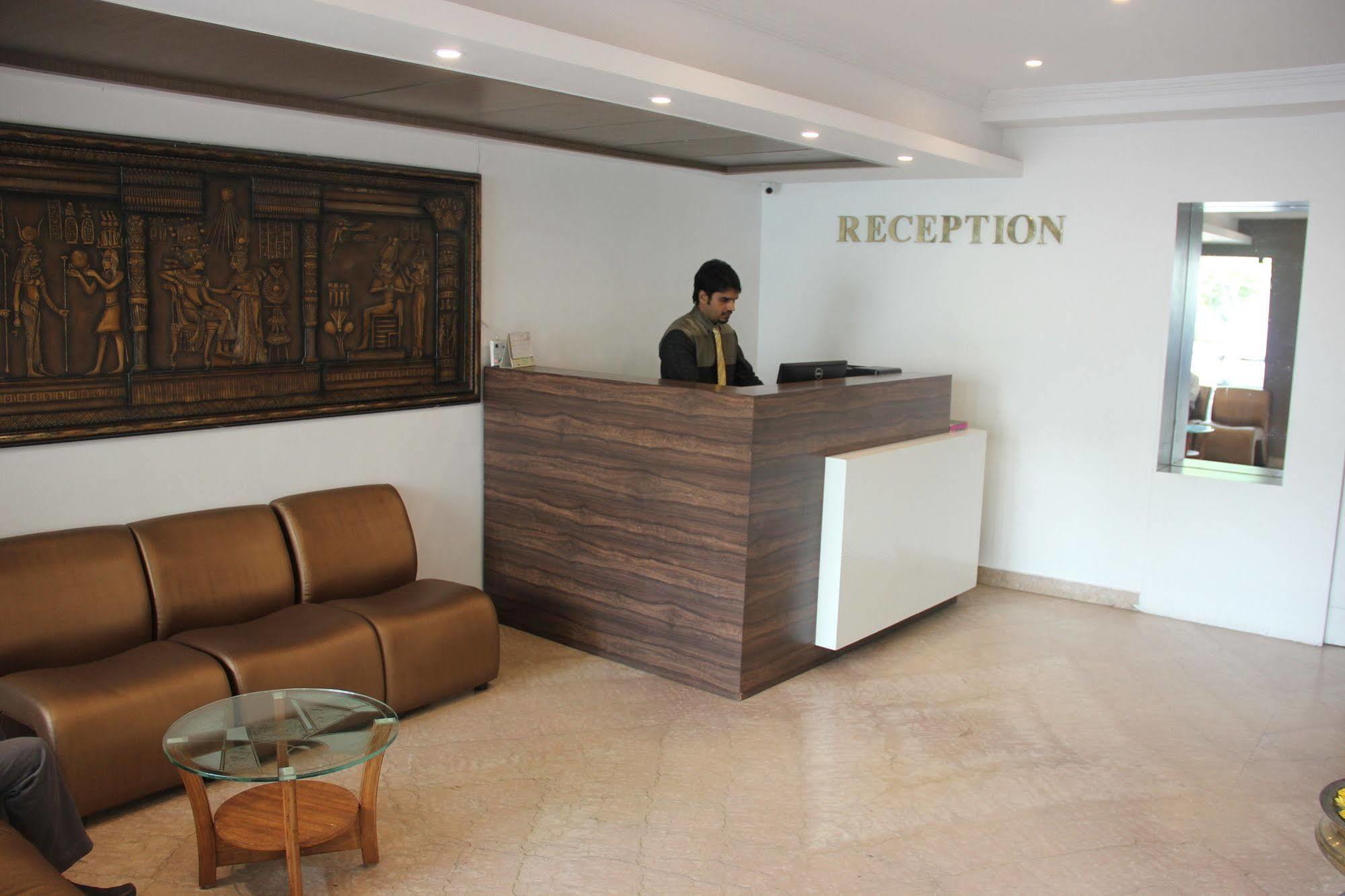 Brownstar Boutique Hotel Chennai Exteriör bild