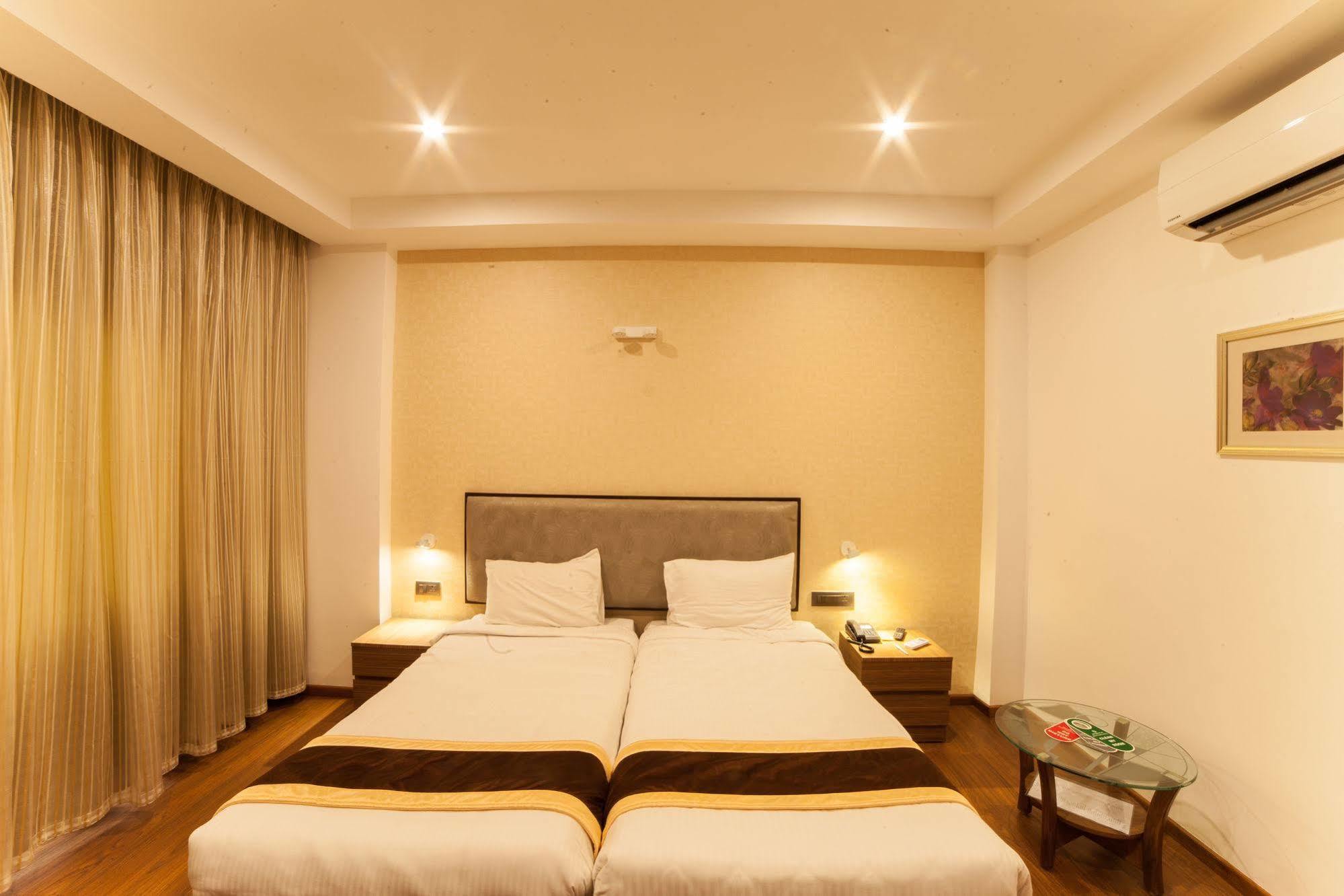 Brownstar Boutique Hotel Chennai Exteriör bild
