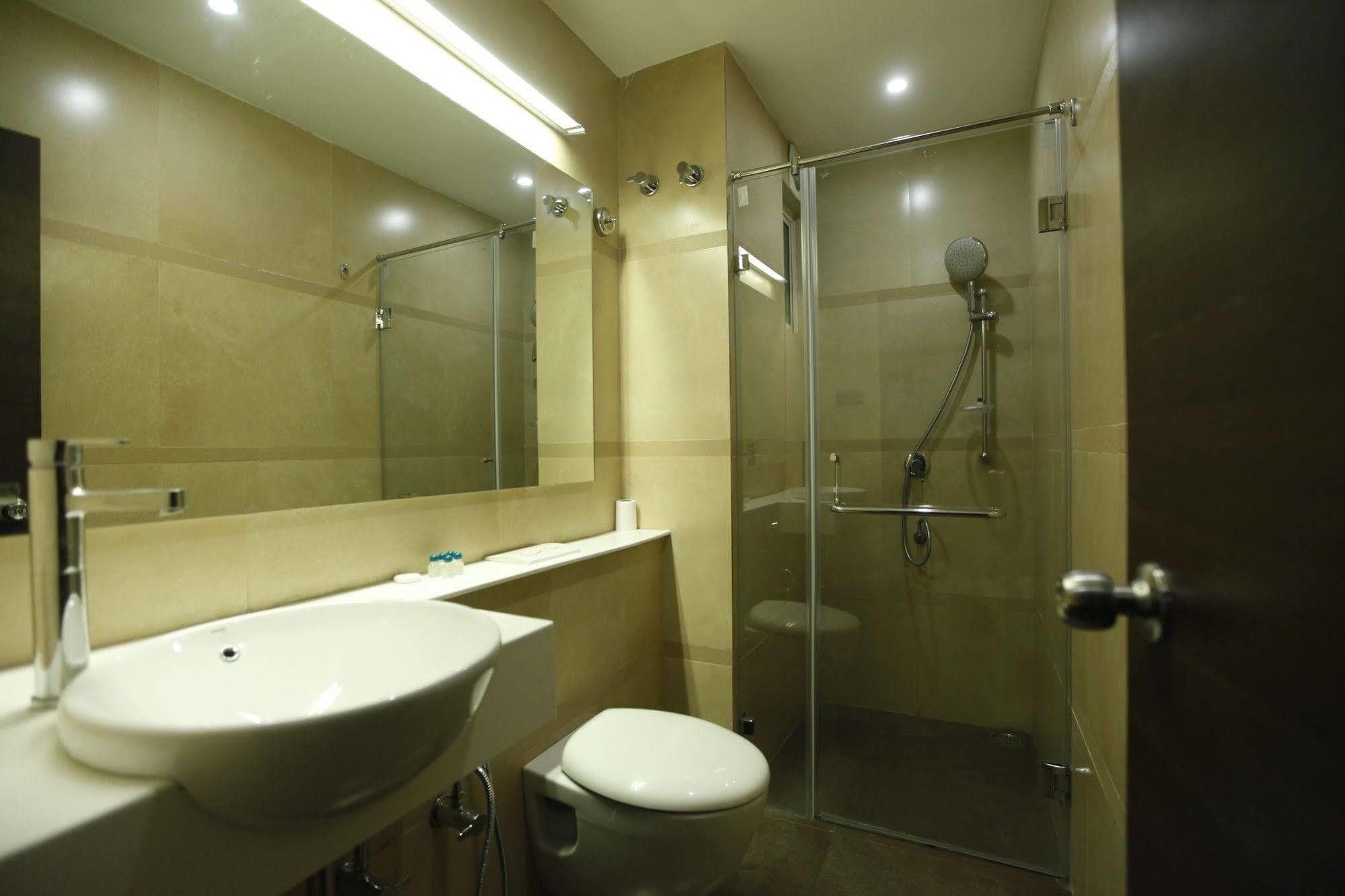 Brownstar Boutique Hotel Chennai Exteriör bild