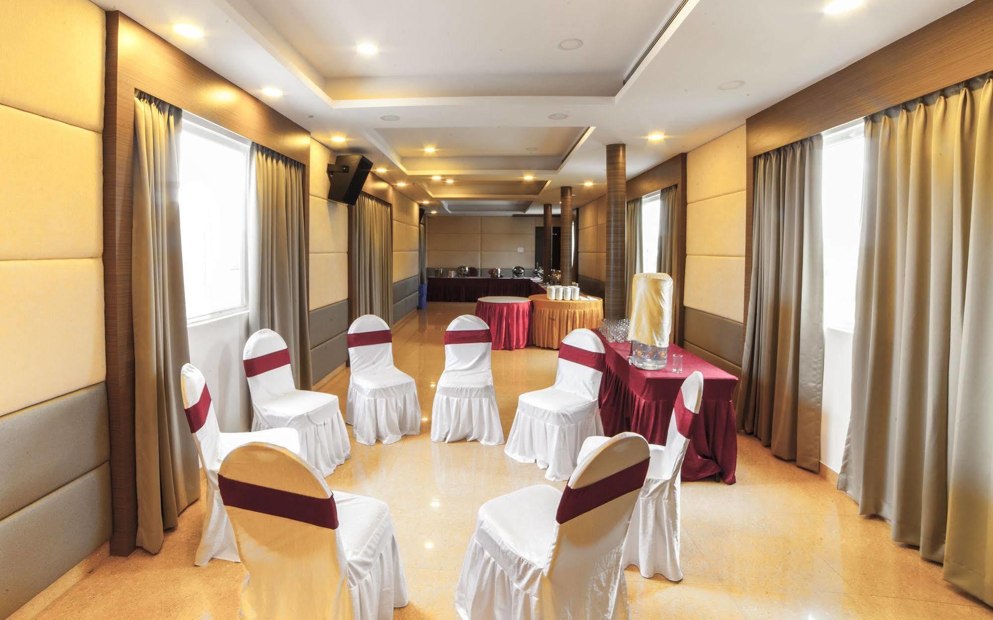 Brownstar Boutique Hotel Chennai Exteriör bild